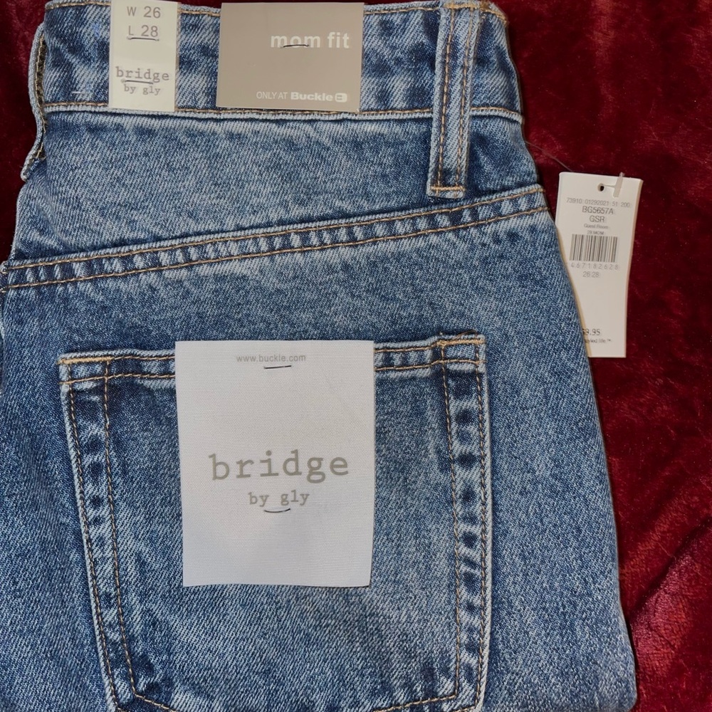 Mom Jeans!!This pair of Jeans from buckle is a size W26 L28